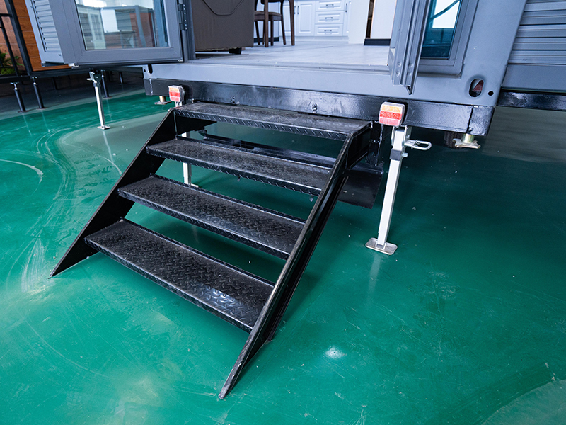Trailer-mounted Double-wing Expandable House